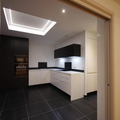 cuisine moderne noire et blanche