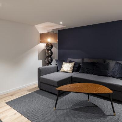 Aménagement intérieur avec canapé